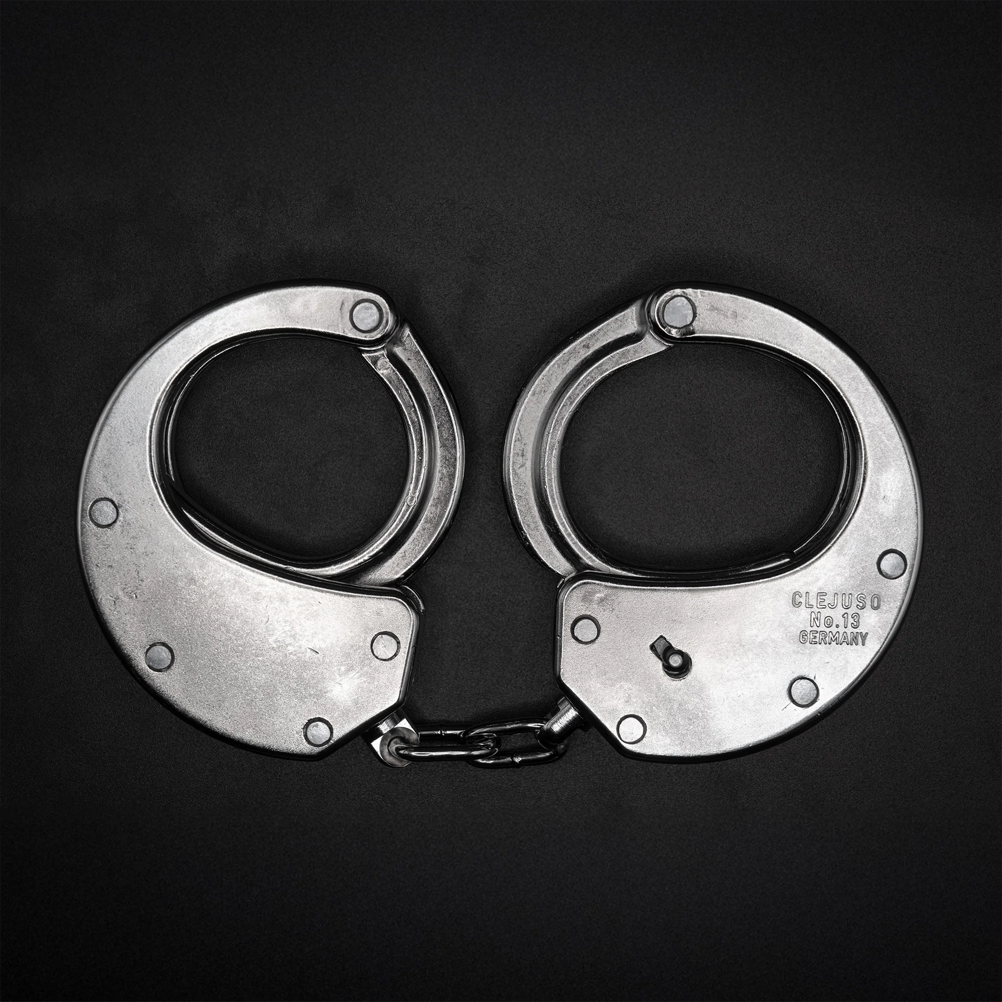 CLEJUSO HEAVY HANDCUFFS NO13 - Image 3
